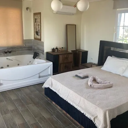 Luxury Family מלון באלאק