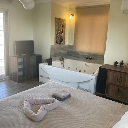 מלון Luxury Family 4*