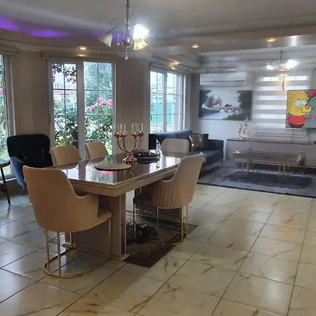 Hotell Luxury Family 4*